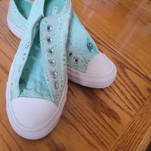 Eyelet lace type converse